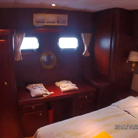 Motor Yacht Sylla ספינת מלון *