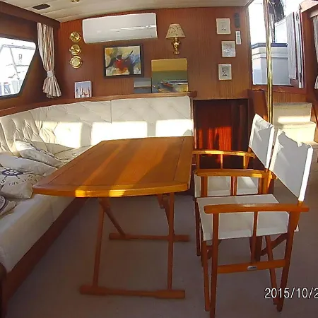 ספינת מלון Motor Yacht Sylla *